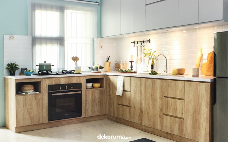 5 Inspirasi Dapur Dekat Jendela, Masak Jadi Lebih Asyik!