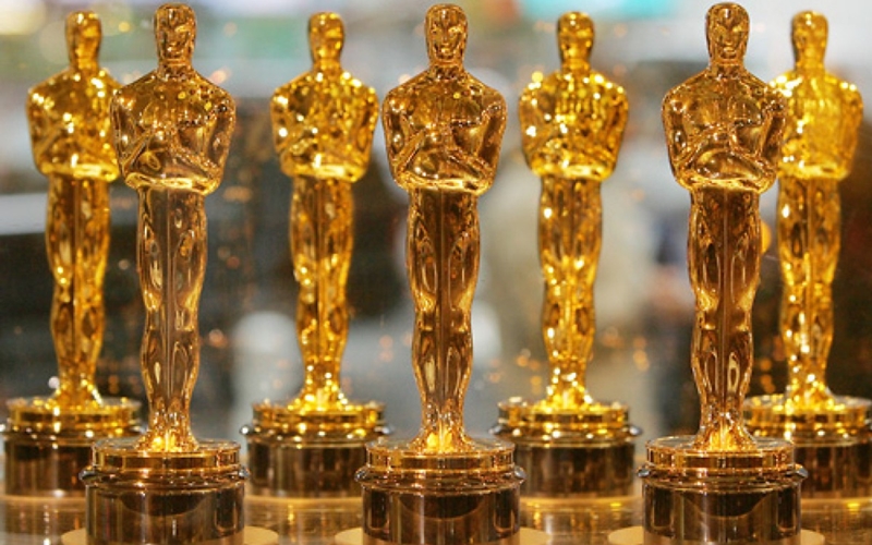 Hasil gambar untuk piala oscar adalah