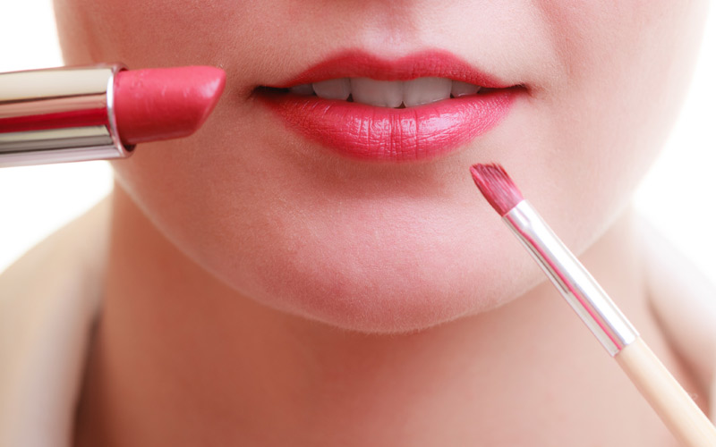 Trik Praktis Supaya Lipstik Tahan Lama
