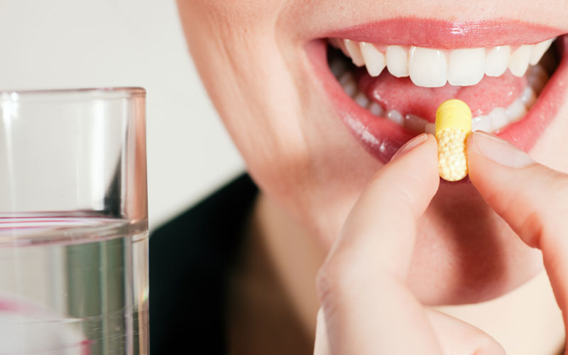 Malam Hari Waktu Tepat Minum Obat Penurun Kolesterol