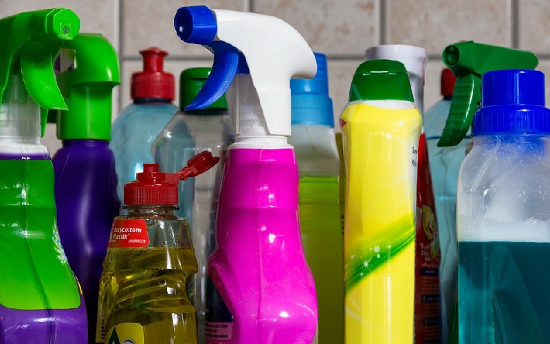 4 Bahan Untuk Membuat Disinfektan Sendiri