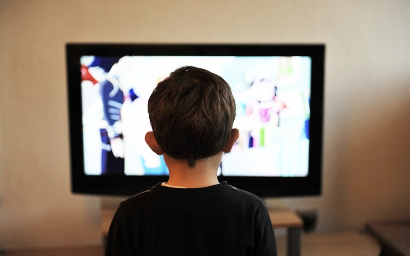 6 Aturan Menonton Televisi Untuk Anak