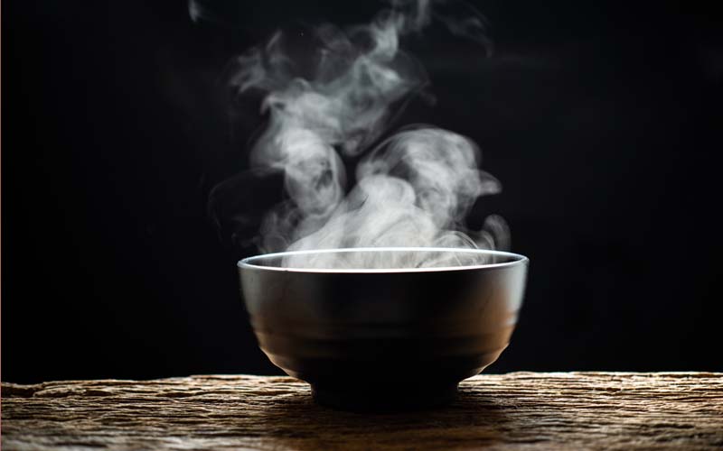 8 Makanan Berkuah Untuk Penderita Covid-19 Yang Merasa Mual