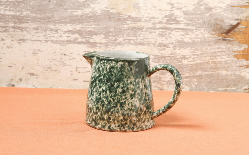 7 Pilihan Tempat Air Putih Cantik Untuk Meja Makan Anda