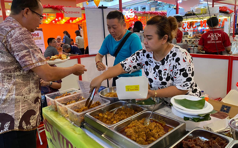 Berburu Kelezatan di Festival Kuliner Imlek